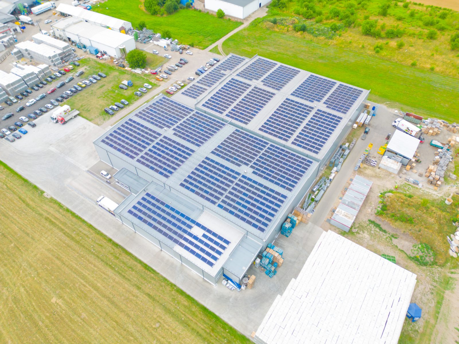 Kako lahko solarni sistemi za podjetja privedejo do nižjih stroškov in večje energetske neodvisnosti